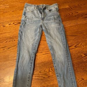 American eagle hi rise jeans. Only worn once.